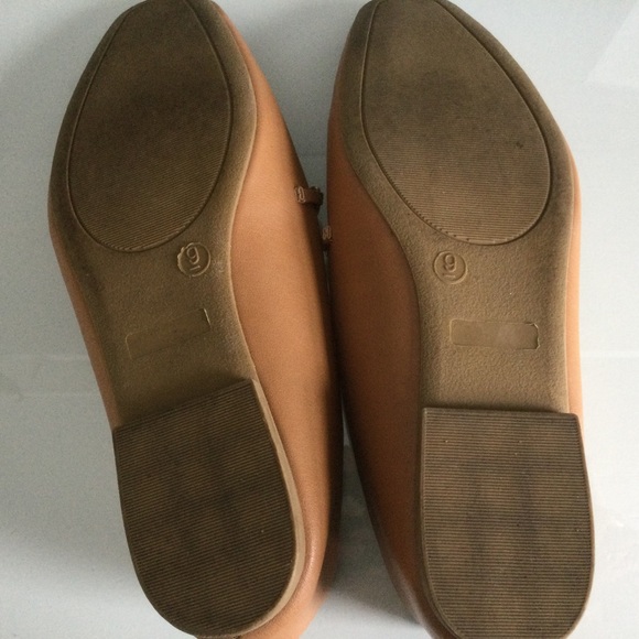 Tan Loafers With Gold Chain Accent - Picture 5 of 6